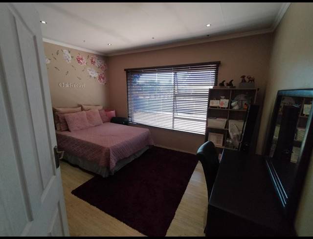 4 BEDROOM HOUSE FOR SALE IN WIERDA PARK